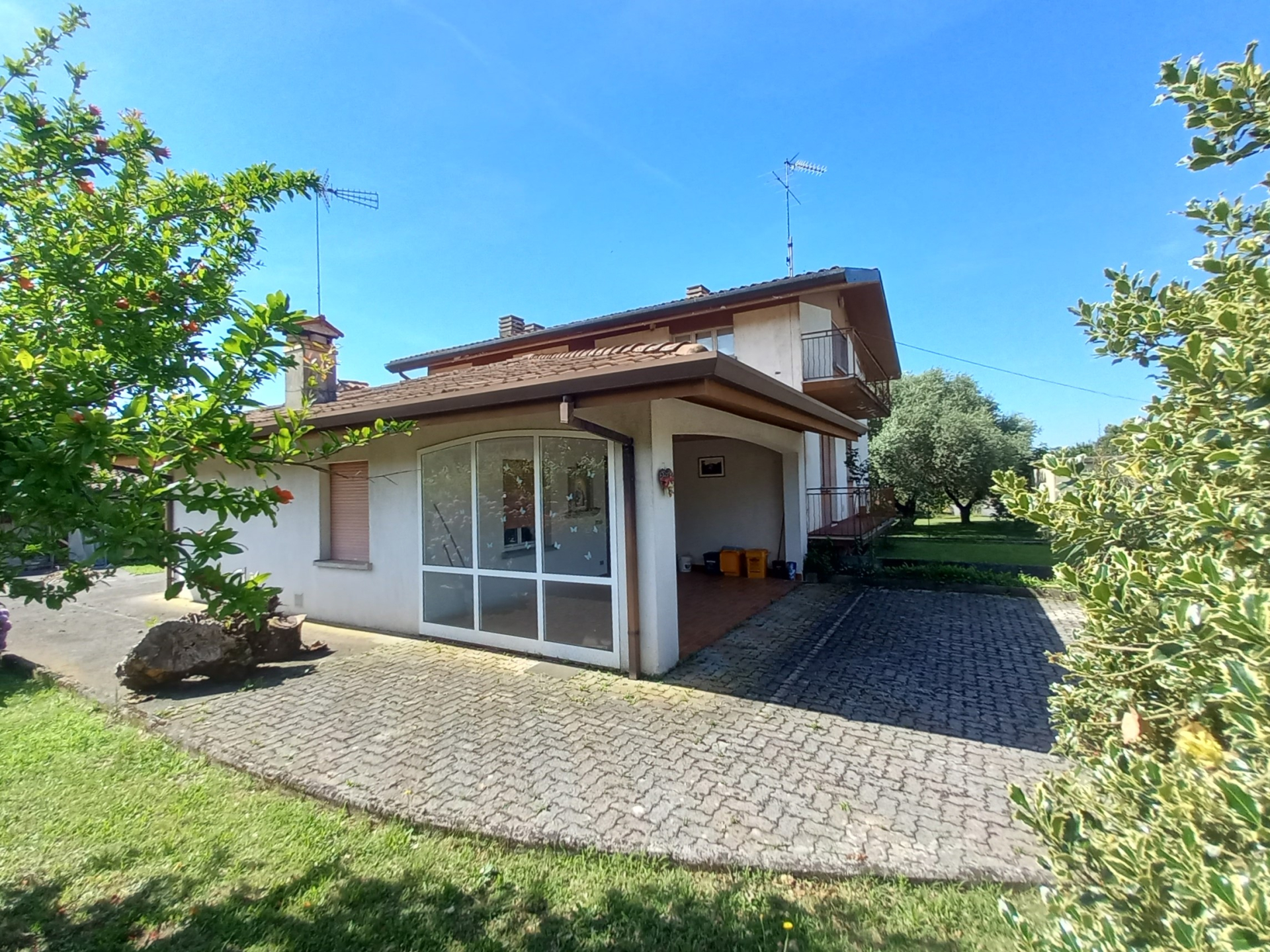 VILLA INDIPENDENTE CON DEPENDANCE E GIARDINO - Slideshow 1
